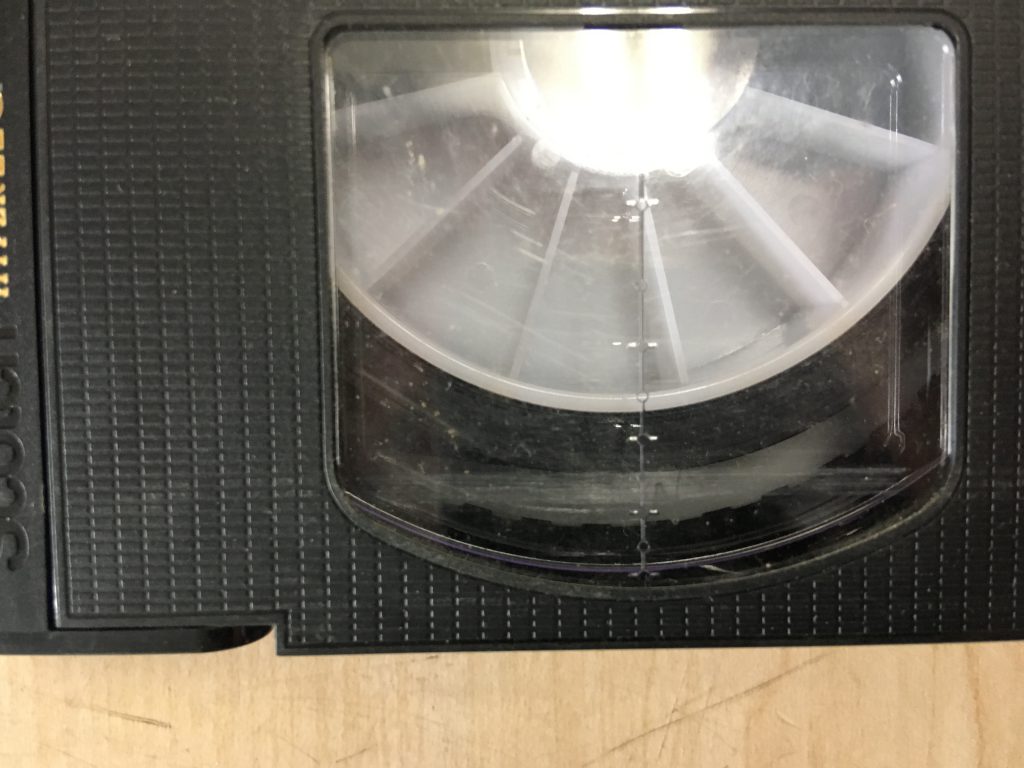 カビ付着のビデオテープ（VHS）